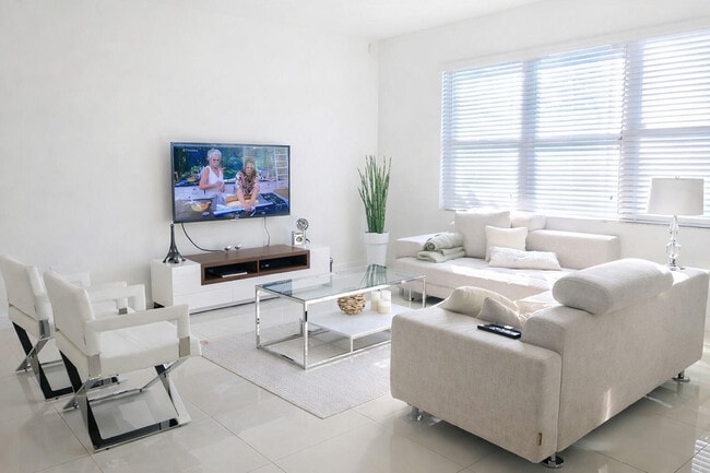 Building Photo - 19105 NE 8th Ct