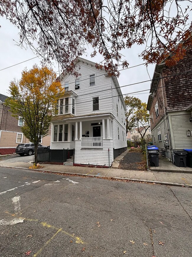 Building Photo - 77 Pekin St