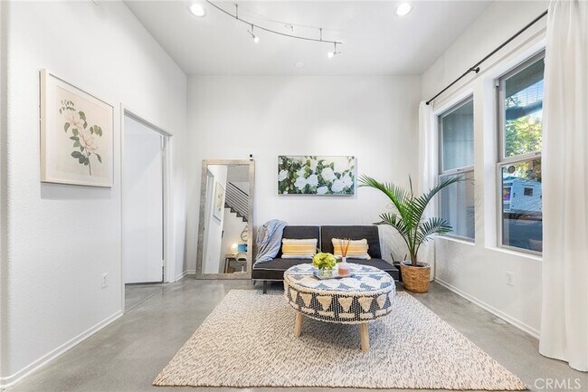 Building Photo - 210 N Spurgeon St