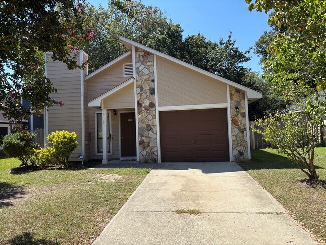 Primary Photo - 536 Auburndale Ln
