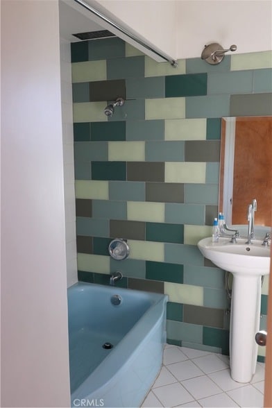 Building Photo - 703 Luton Dr