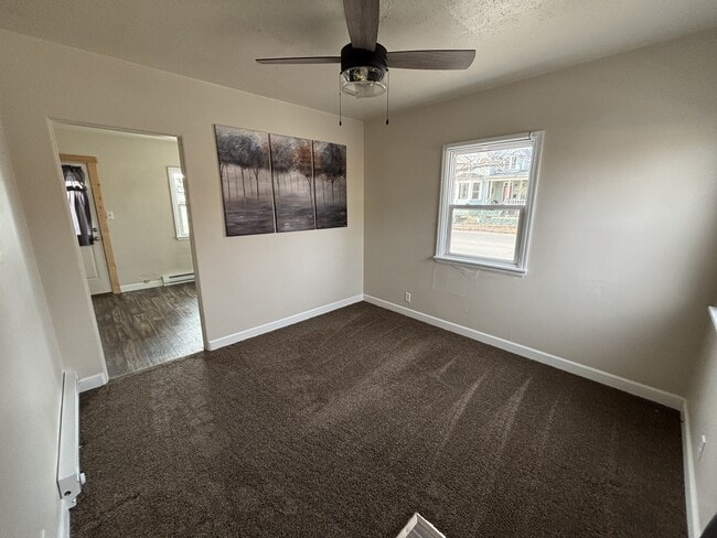 Building Photo - 124 7th St