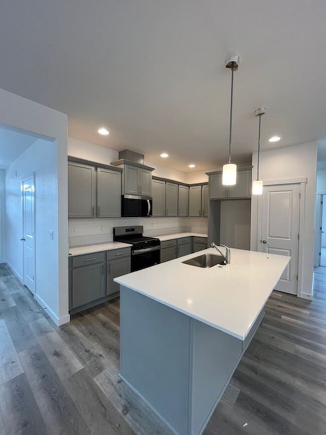 Building Photo - 3 Bedroom 2 Bath Silverton OR