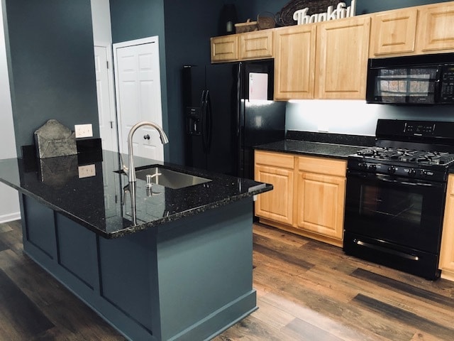 Kitchen with Granite Counters - 1214 Chapman Ln