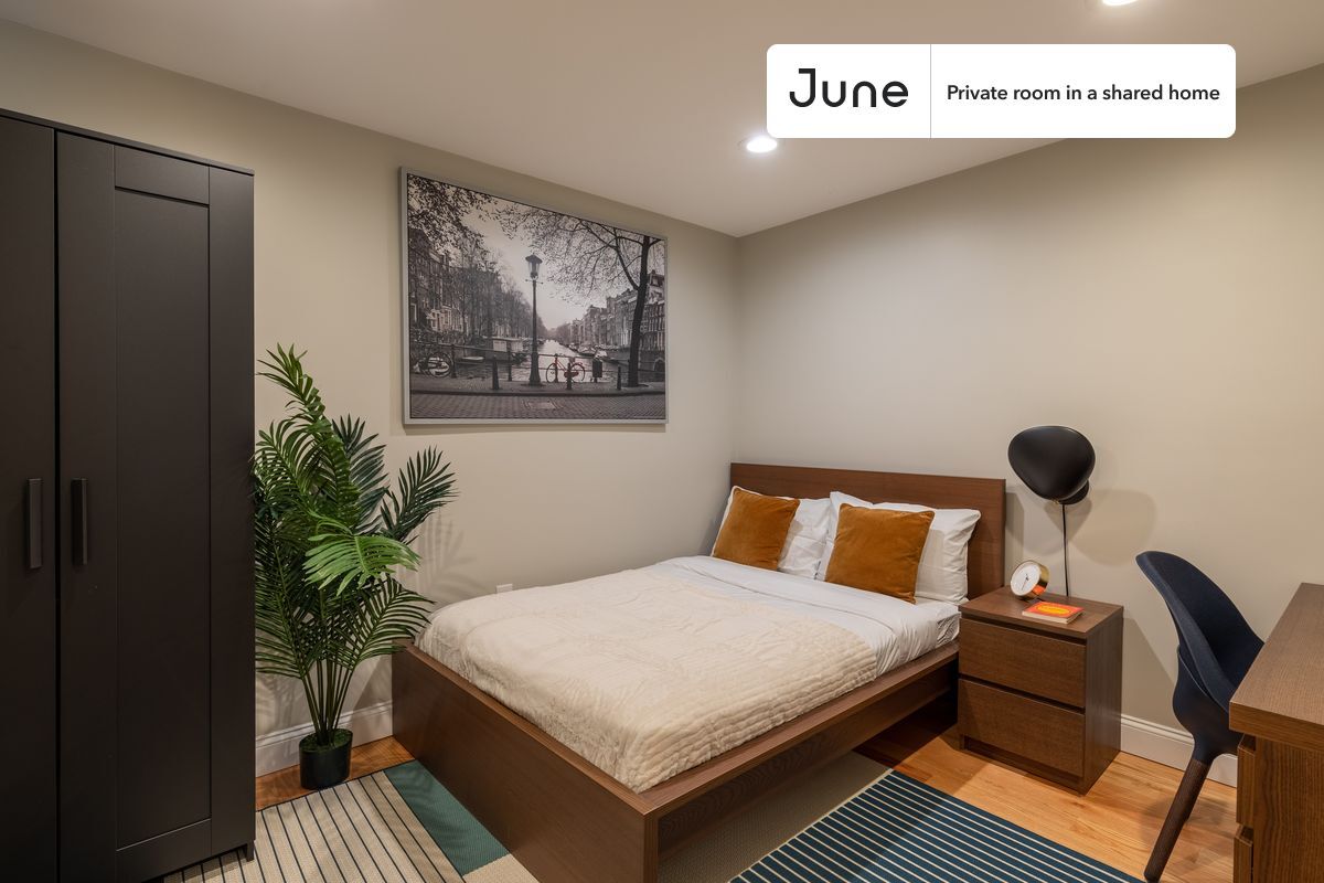 Building Photo - Room in Shared 4 bed/1 bath home