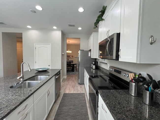 Building Photo - Perfect Home waiting for you! FULLY FURNIS...