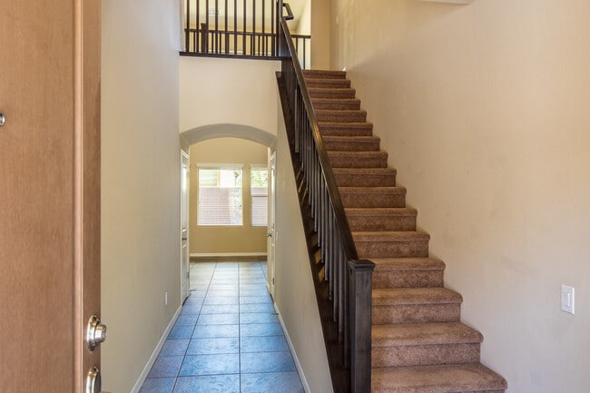 Building Photo - ABSOLUTELY STUNNING HOME IN POSH DOWNTOWN SUMMERLIN!
