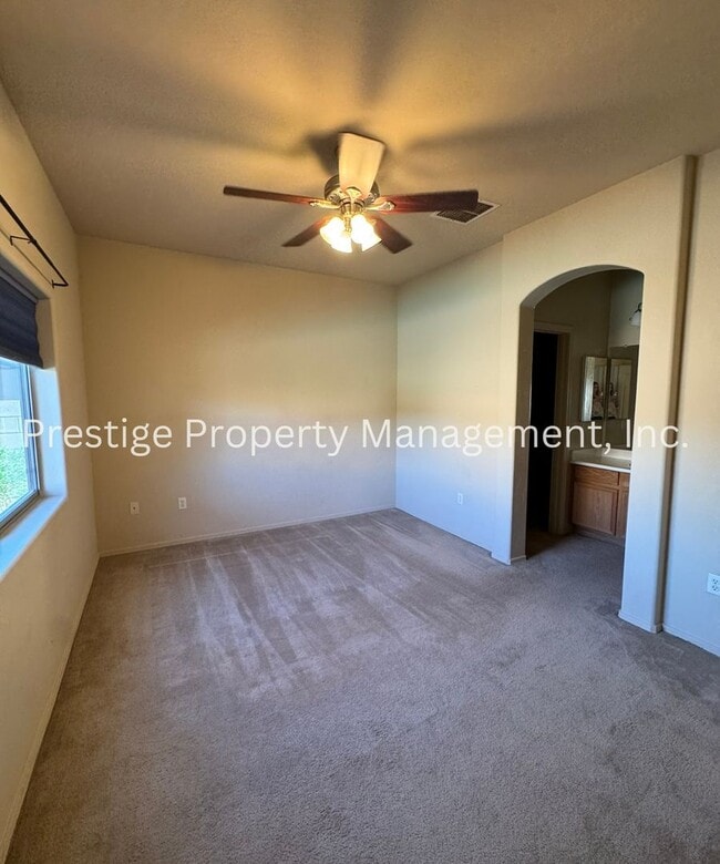 Building Photo - Super Cute 2Bd/2Ba Green Valley Home!!