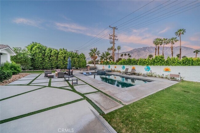 Building Photo - 2932 N Sunrise Way