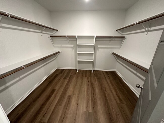 Building Photo - AVAILABLE NOW!