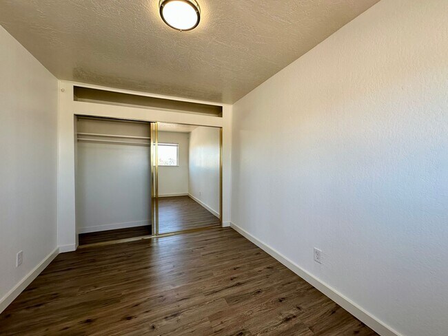 Building Photo - 660-664 Precita Avenue