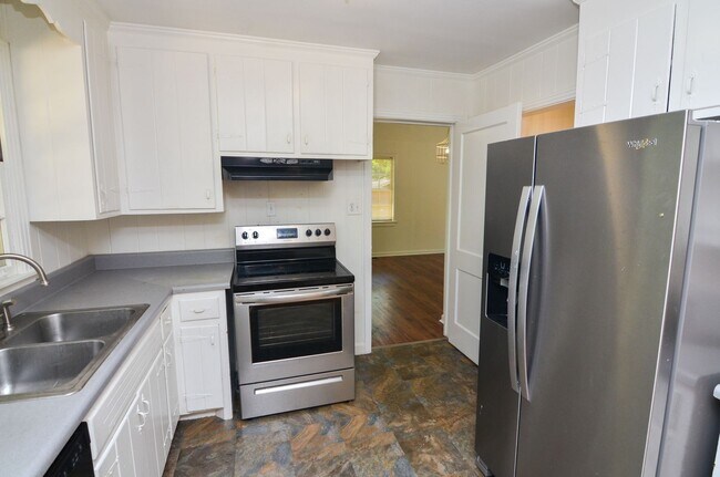 Building Photo - 729 Richfield Dr