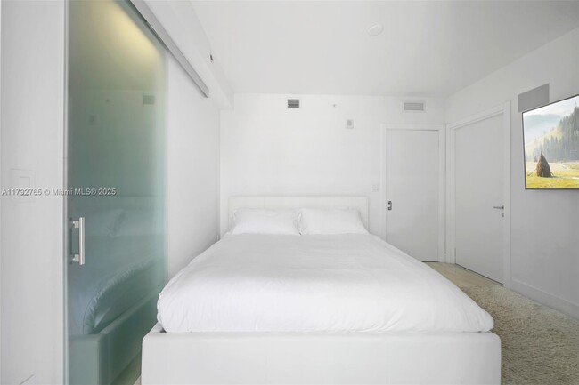 Building Photo - 1451 Brickell Ave