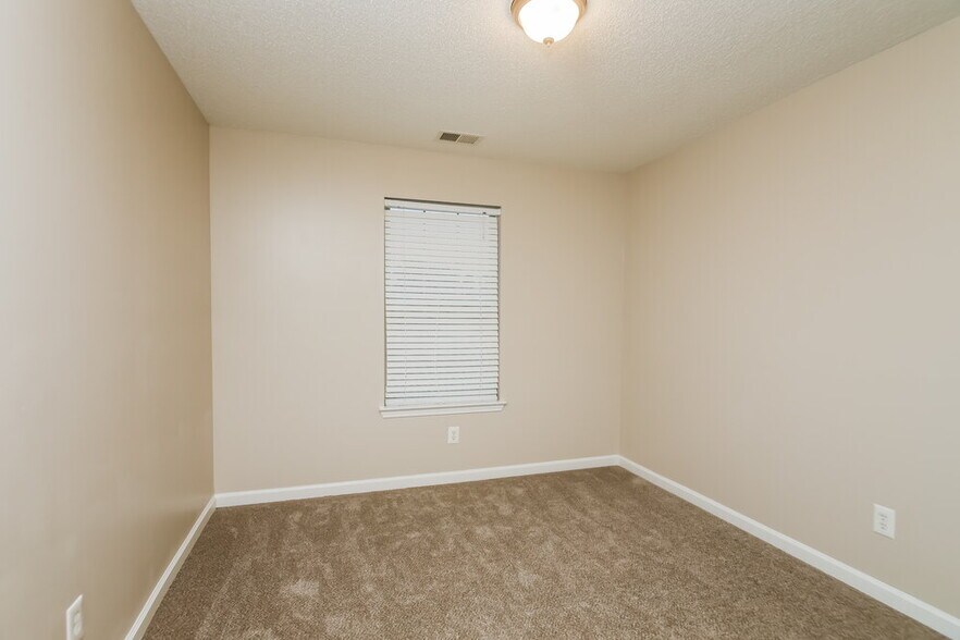 Building Photo - 3010 Brookfield Dr SW