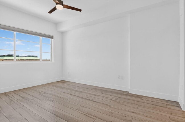 Building Photo - 155 E Boca Raton Rd