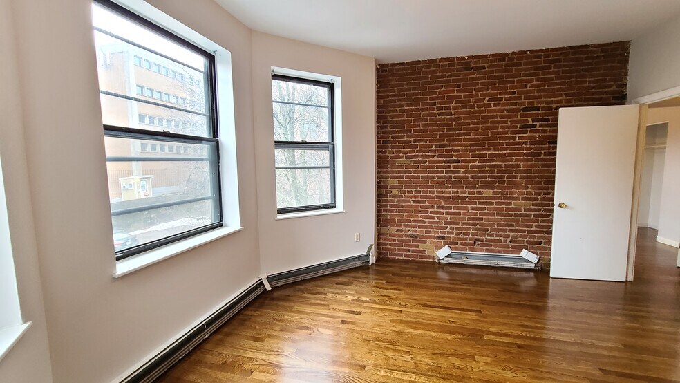 Building Photo - 25 Stearns Rd