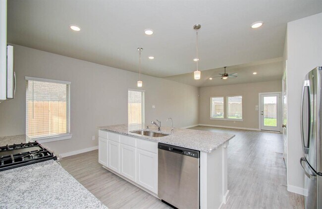 Building Photo - 21611 Sandy Dune Dr