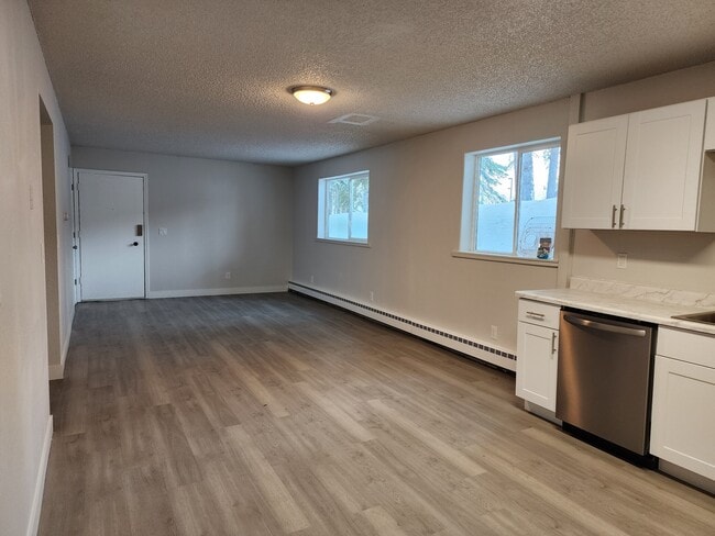 Building Photo - 401 E 8th Ave