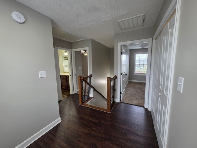 Building Photo - Pick Your Own Move-In Special!