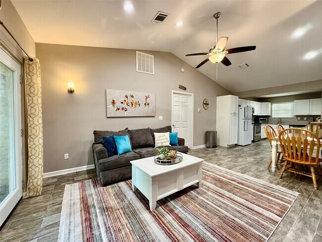 Building Photo - 3487 Balboa Cir
