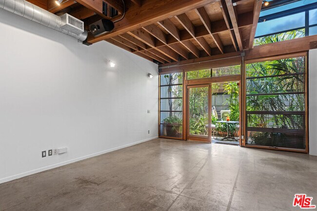 Building Photo - 1130 5th Ave