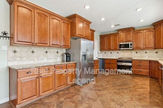 Building Photo - 1805 Sumac Dr