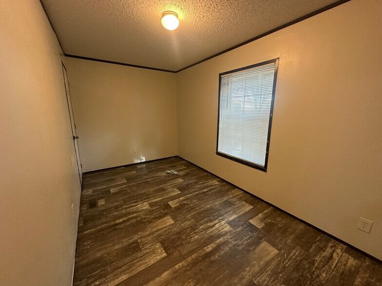 Building Photo - 2299 Wellington Green Dr