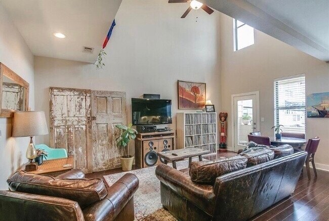 Building Photo - 1703 Patterson St