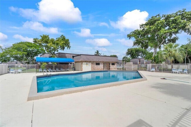 Building Photo - 2515 NW 99th Ave