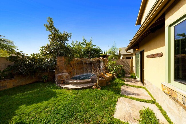 Building Photo - Beautifully maintained Tuscan-style custom home