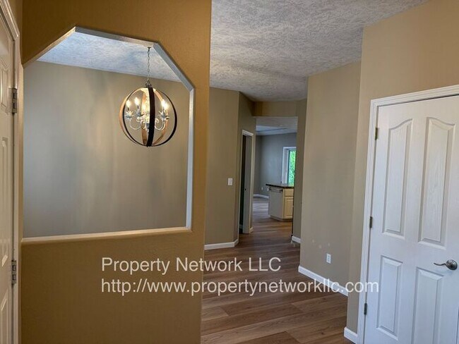 Building Photo - Outstanding 3 Bedroom Fairview Home