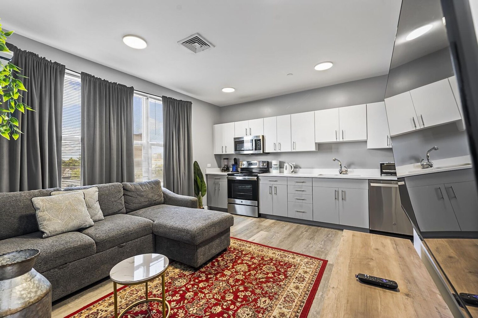 Building Photo - 95 Broadway-SI ID1240304P
