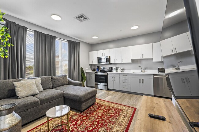 Building Photo - 95 Broadway-SI ID1240304P