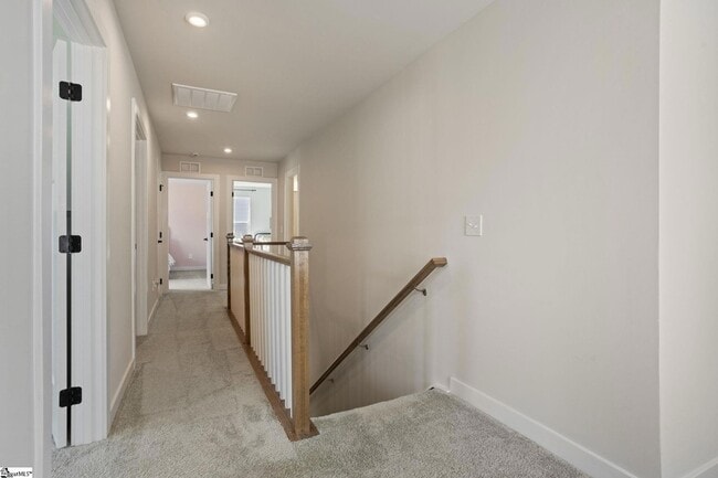 Building Photo - 680 Lady Fern Dr