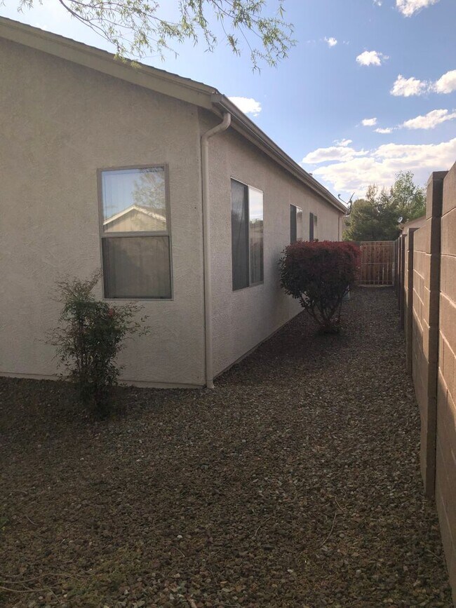 Building Photo - 5301 N Bremont Way