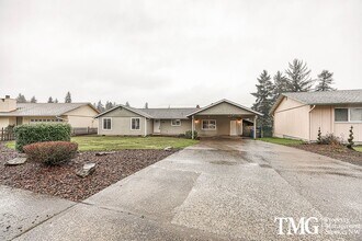 Building Photo - Inviting 3-Bedroom Home with Workshop/Storage and Outdoor Space