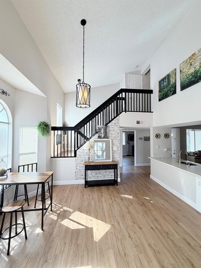 Building Photo - 13206 Glenmoor Dr