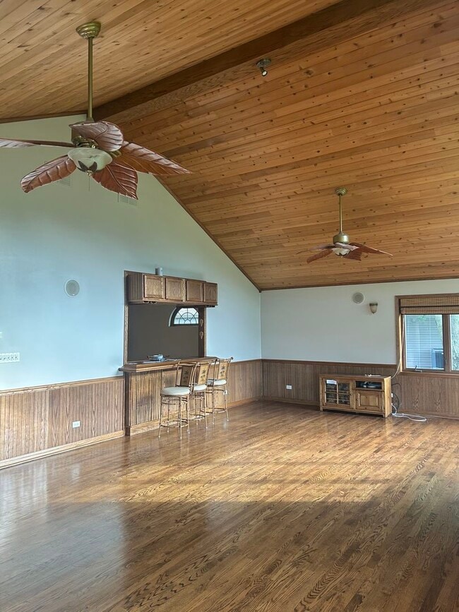 Building Photo - 527 Springwood Ln