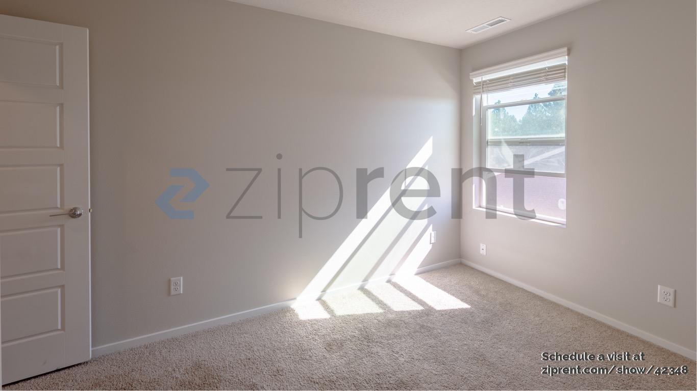 Building Photo - 8712 W Silver St