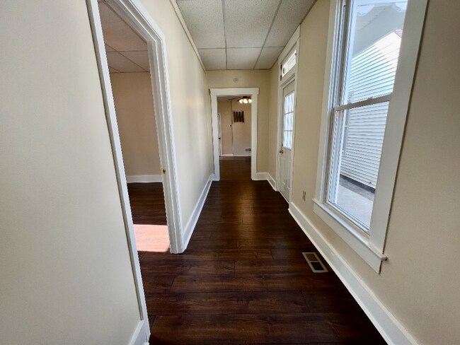 Building Photo - 1813 E Elm St