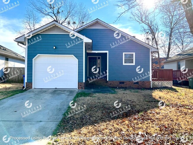 Primary Photo - Lovely 3 bed 2 bath single-family home rea...