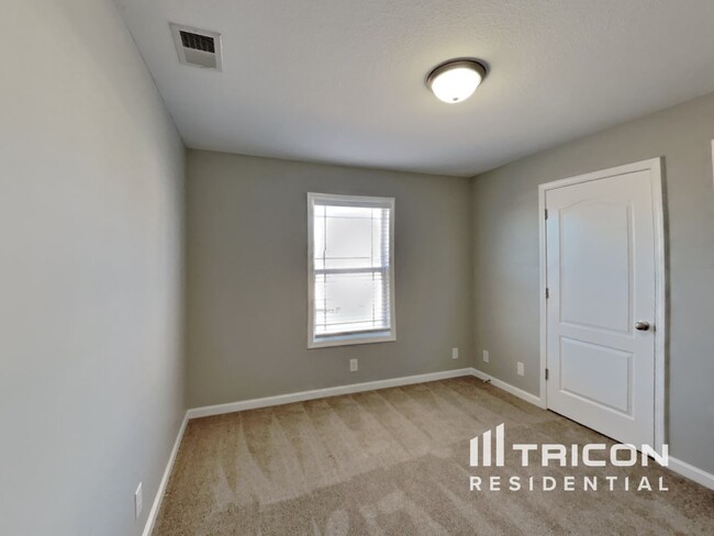 Building Photo - 1321 Loren Circle