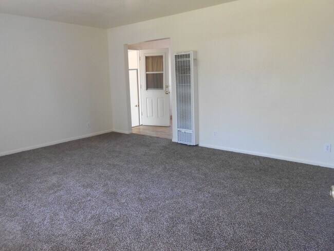 Building Photo - 1155 Bond St