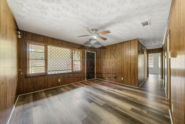 Building Photo - 2112 Lamore St