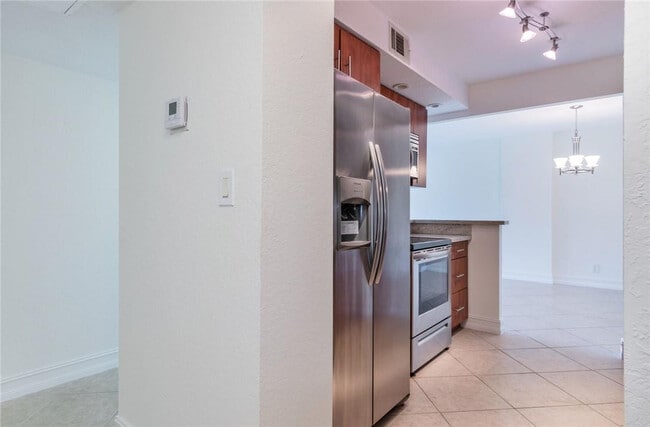 Building Photo - 950 Ponce De Leon Rd