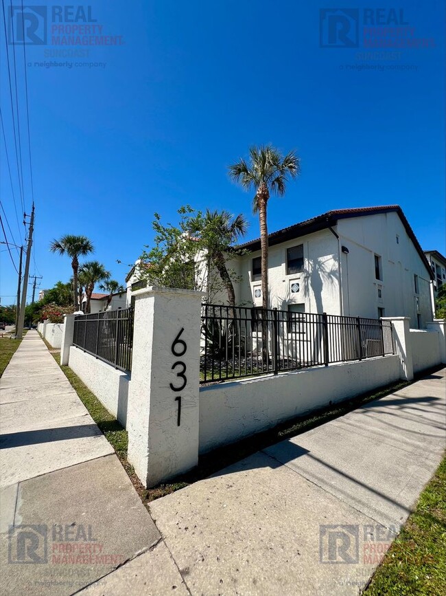 Building Photo - 631 N Orange Ave