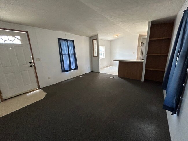 Building Photo - 3 Bedroom 2 Bath Trailer for Rent