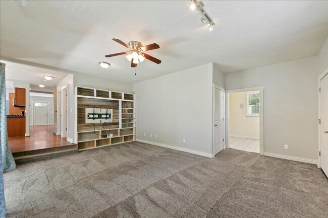 Building Photo - North End corner lot with garden and TONS ...