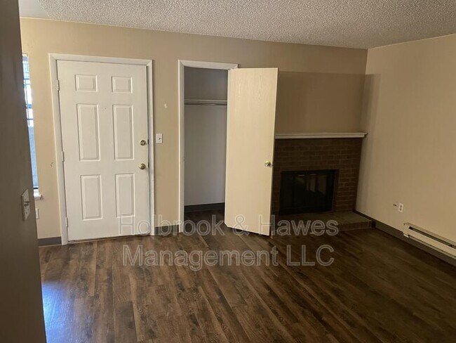 Building Photo - 1209 W Plum St