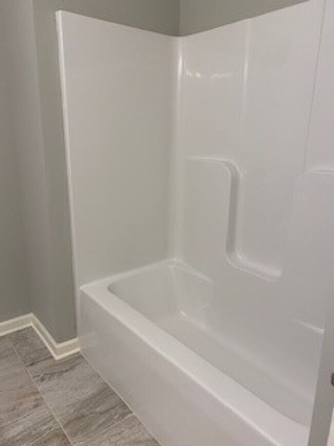 Building Photo - 3 Bedrooms 2.5 Baths  Condo in Downtown Watkinsville!